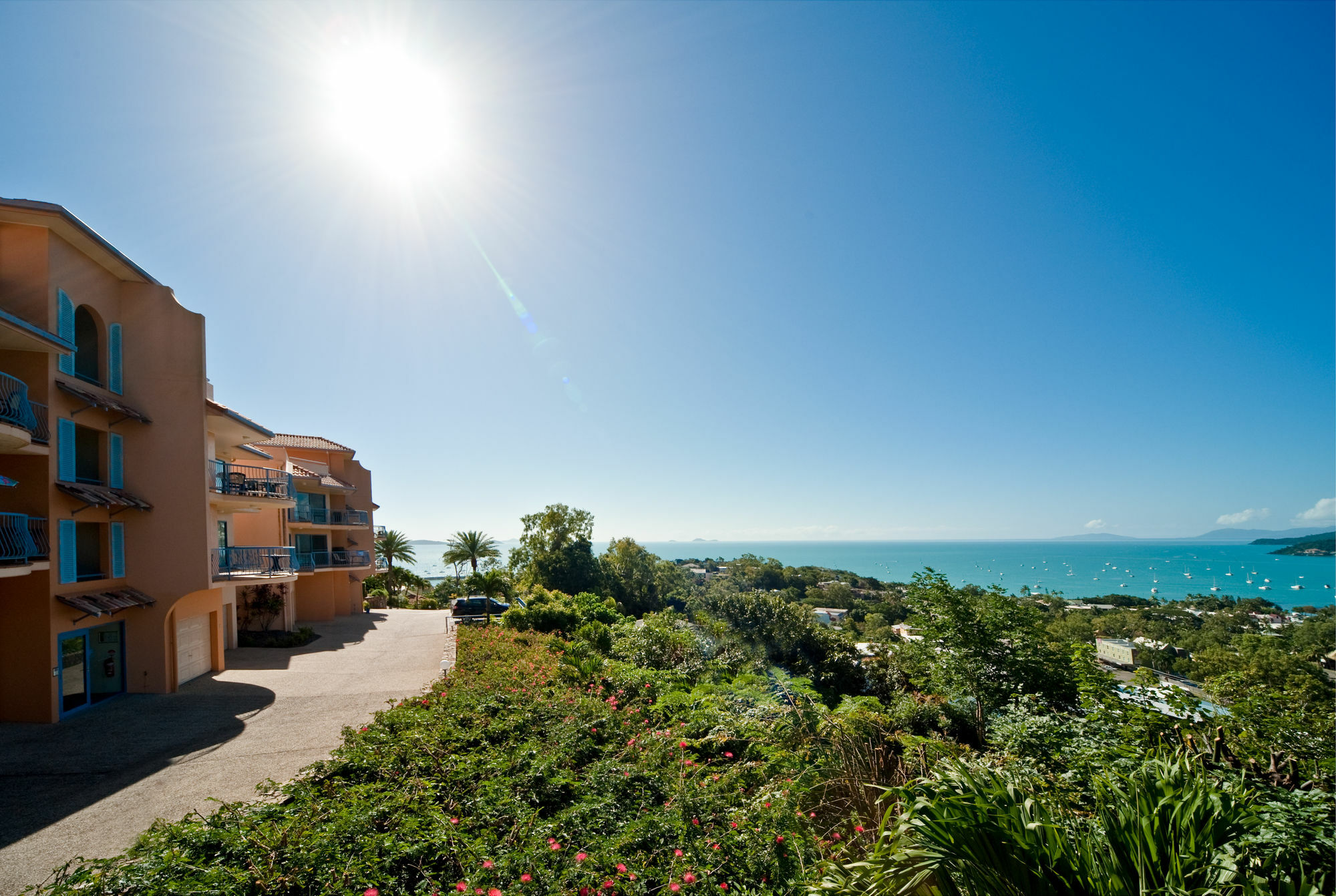 Sea Star Apartments Airlie Beach Bagian luar foto